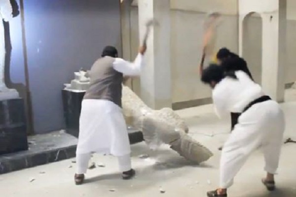 داعش عناصره يدمرون كنوز متحف الموصل